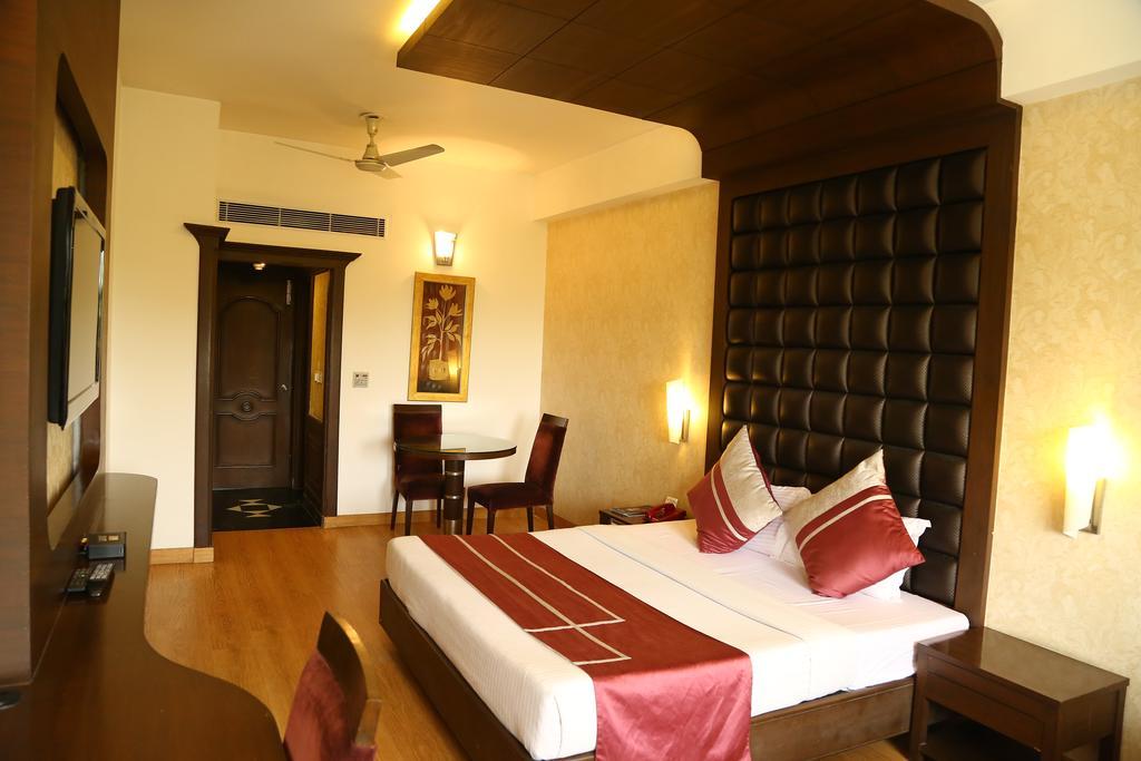 Hotel Park Grand Chandīgarh Exteriér fotografie