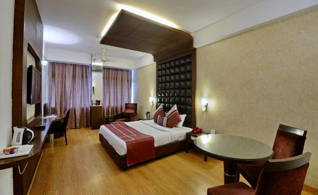 Hotel Park Grand Chandīgarh Exteriér fotografie