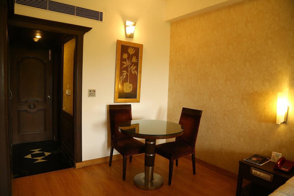 Hotel Park Grand Chandīgarh Exteriér fotografie