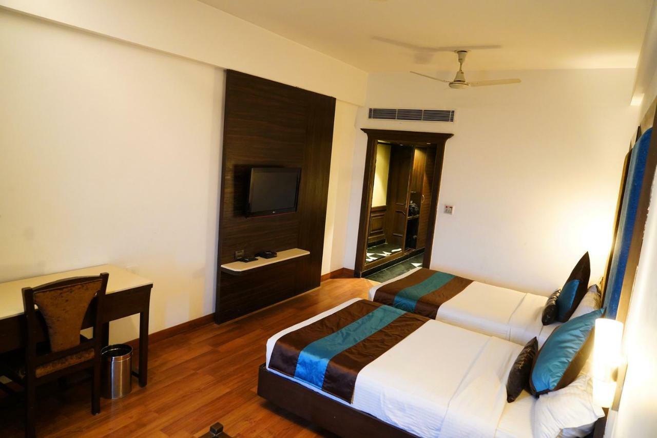 Hotel Park Grand Chandīgarh Exteriér fotografie