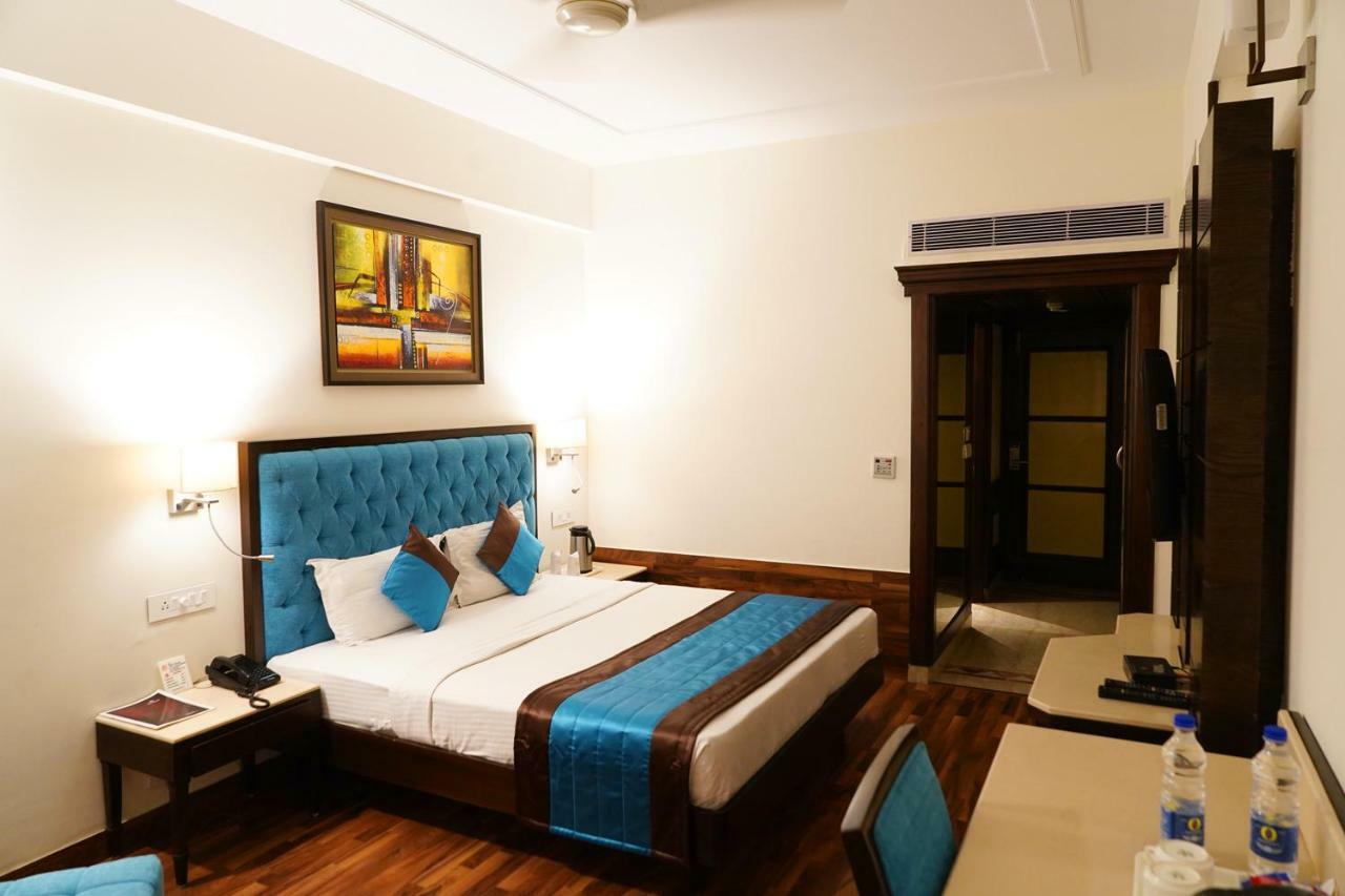 Hotel Park Grand Chandīgarh Exteriér fotografie